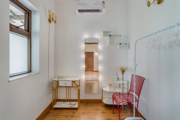 Image Title Goes Here